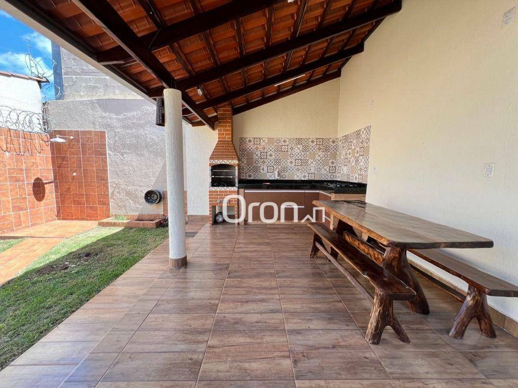 Casa à venda com 3 quartos, 100m² - Foto 1