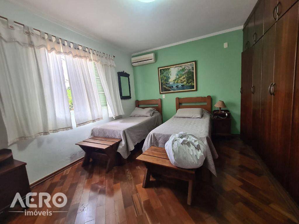Casa de Condomínio à venda com 3 quartos, 400m² - Foto 9