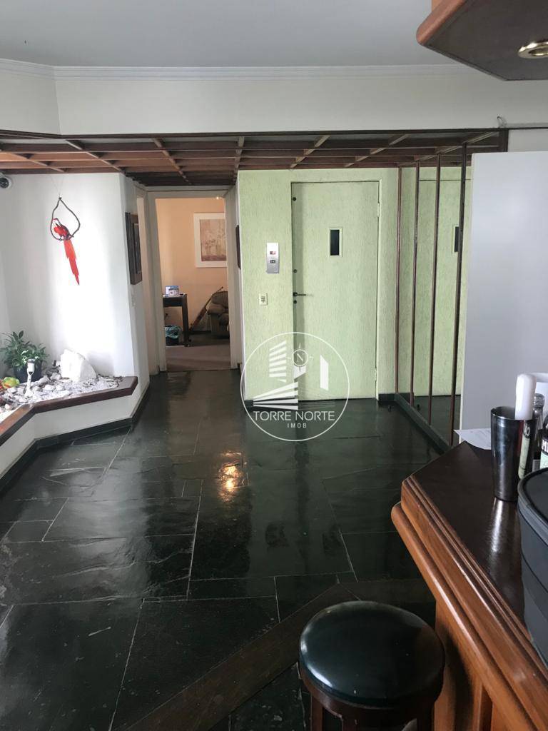 Apartamento à venda com 3 quartos, 240m² - Foto 12