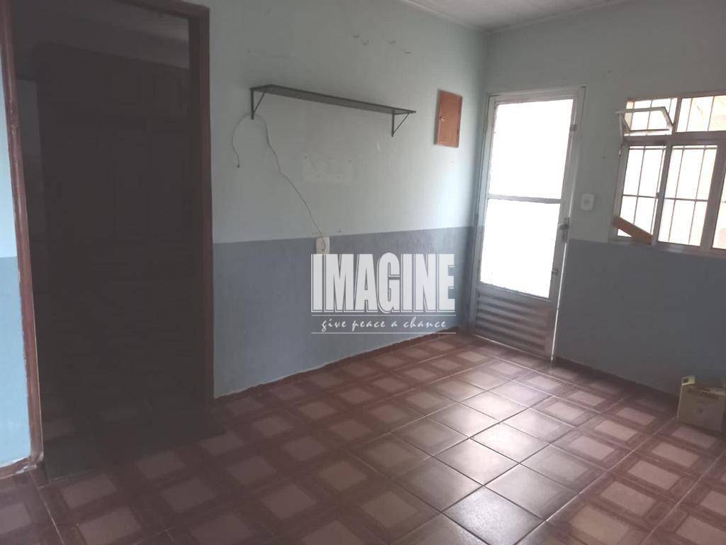 Casa à venda com 2 quartos, 80m² - Foto 1