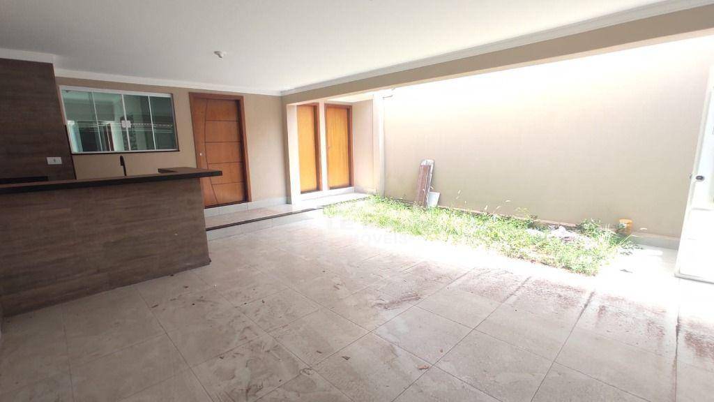 Casa à venda com 3 quartos, 122m² - Foto 3