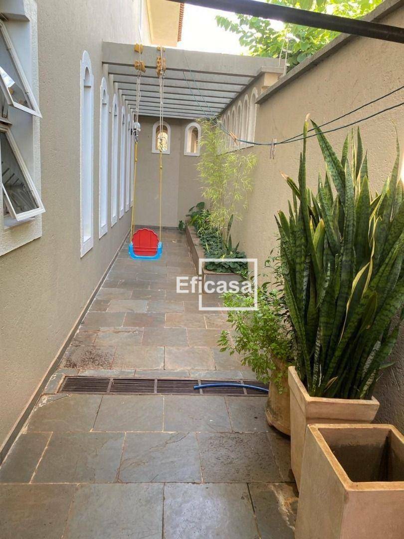 Casa à venda e aluguel com 3 quartos, 271m² - Foto 22