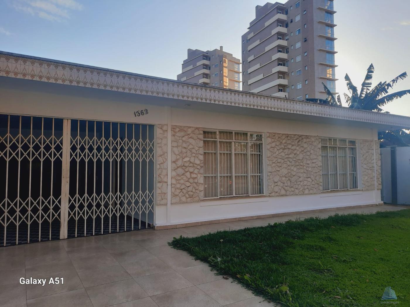 Casa para alugar com 4 quartos, 348m² - Foto 2