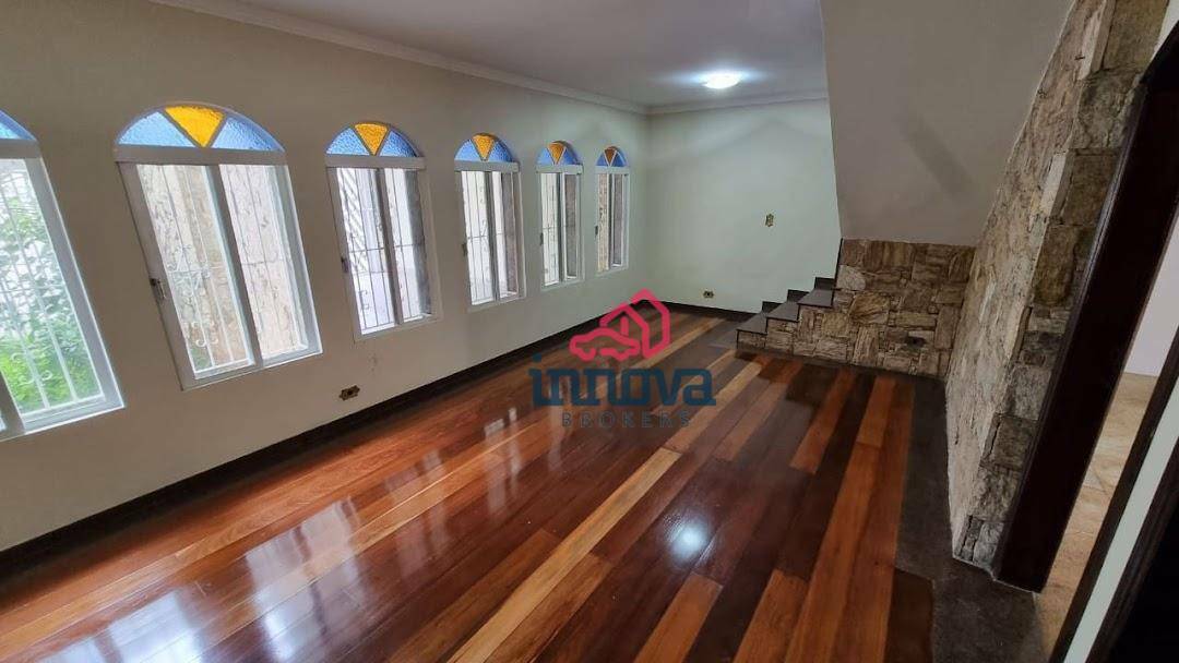 Sobrado à venda com 4 quartos, 219m² - Foto 1