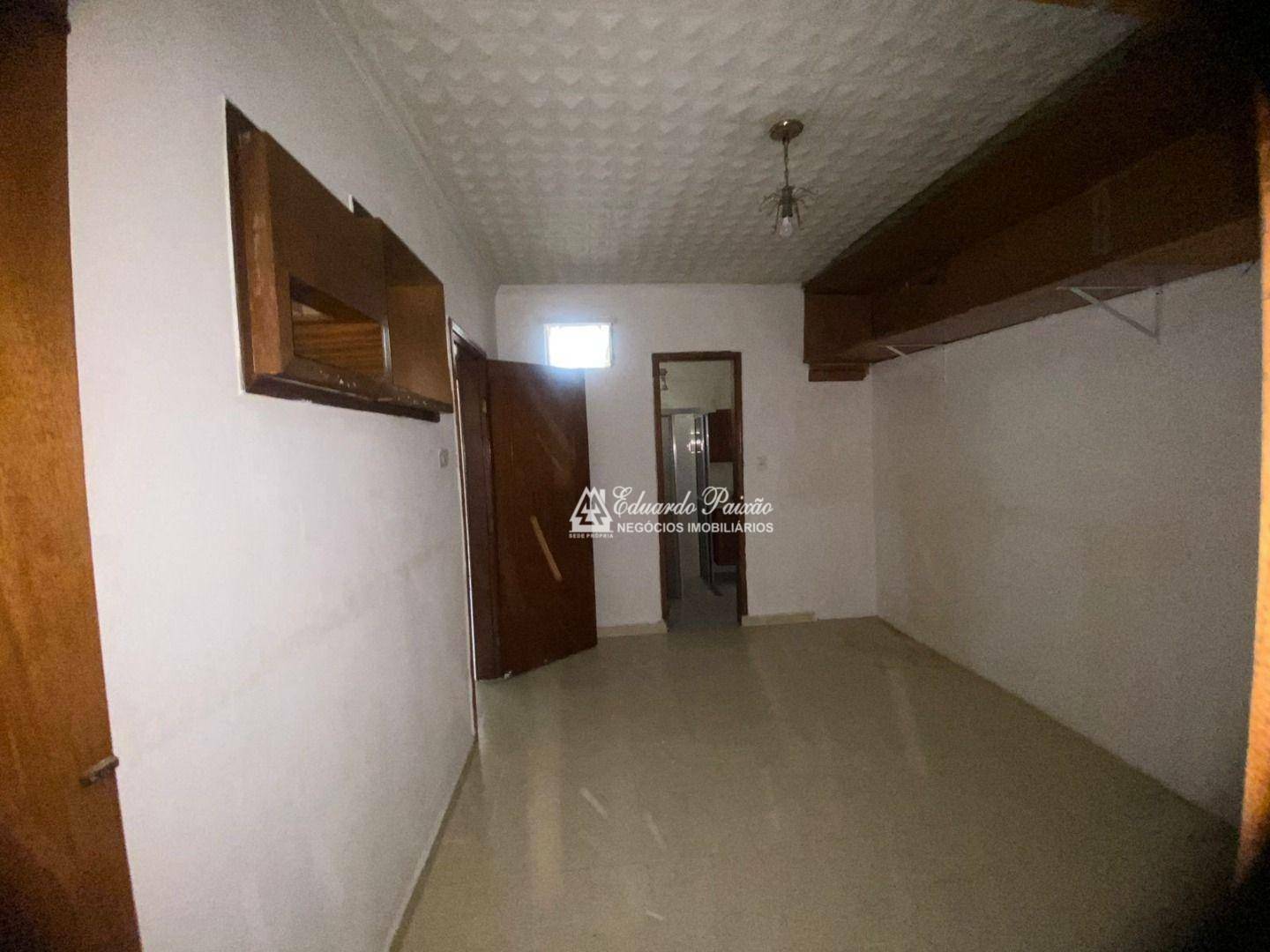 Casa à venda e aluguel com 4 quartos, 220m² - Foto 9