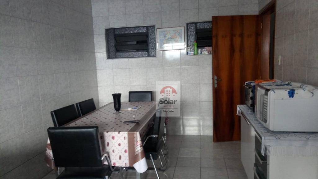 Casa à venda com 3 quartos, 200m² - Foto 2