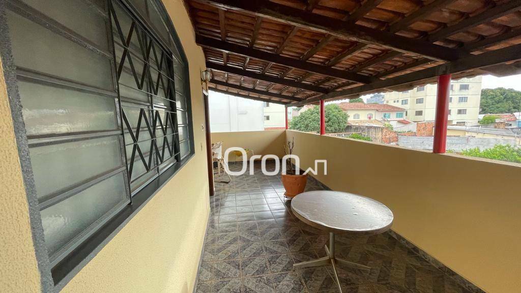 Apartamento à venda com 4 quartos, 227m² - Foto 6