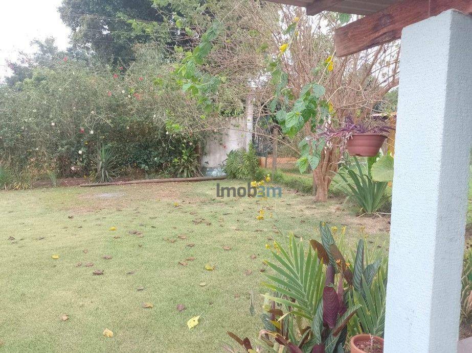 Chácara à venda com 3 quartos, 200m² - Foto 8