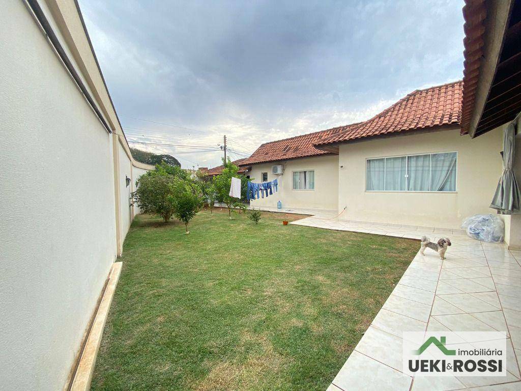 Casa à venda com 3 quartos, 210m² - Foto 3