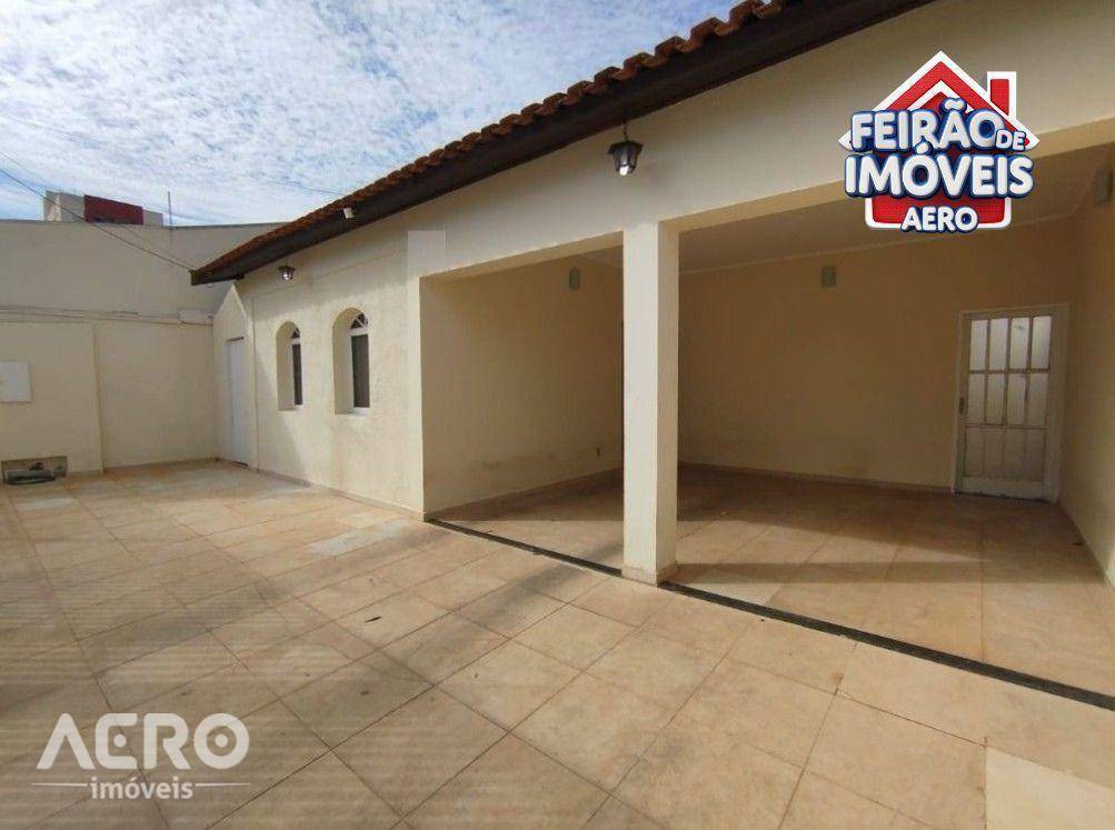 Casa para alugar com 3 quartos, 200m² - Foto 1
