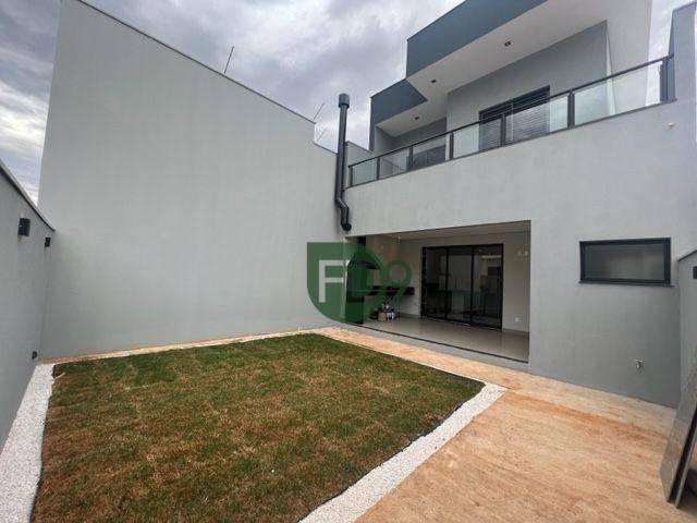 Casa à venda com 3 quartos, 192m² - Foto 1