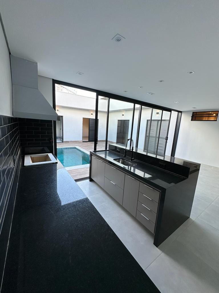 Casa à venda com 3 quartos, 190m² - Foto 4