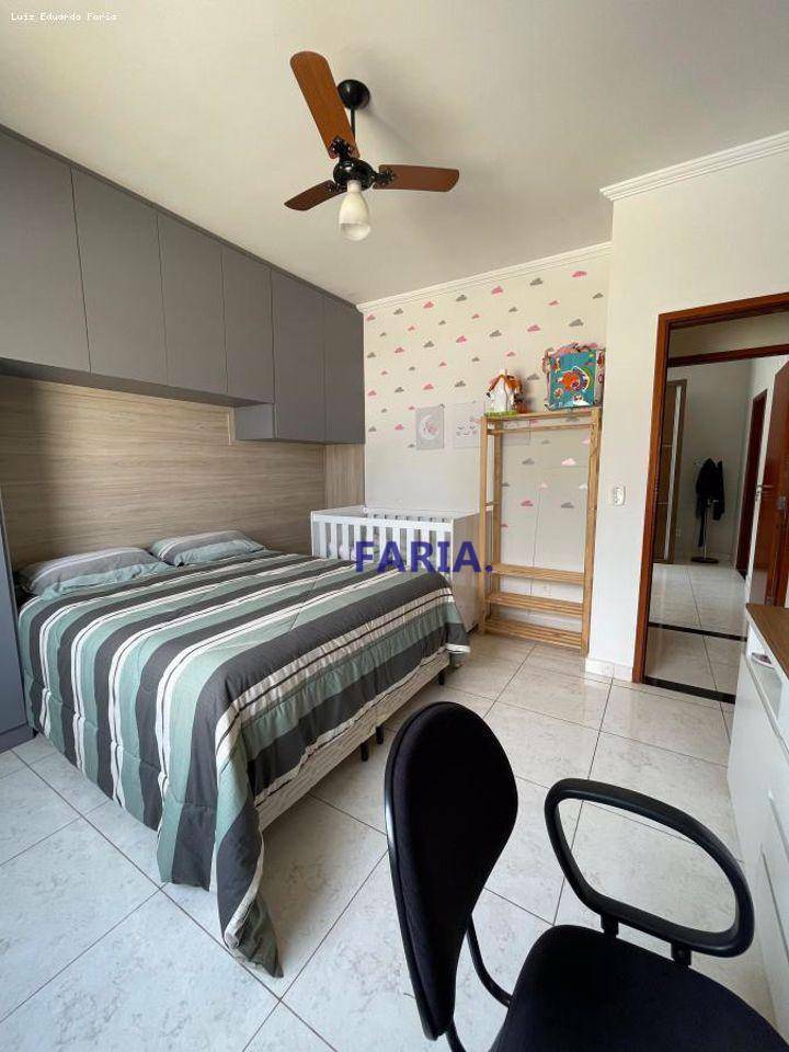 Casa à venda com 3 quartos, 200m² - Foto 10