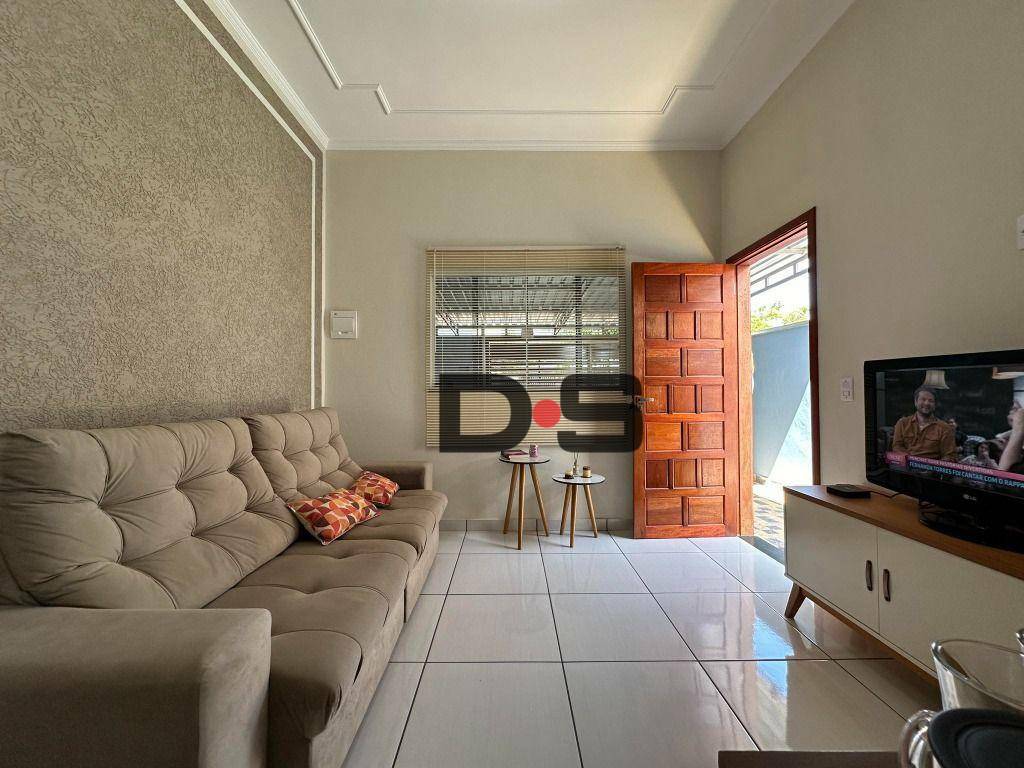 Casa à venda com 2 quartos, 80m² - Foto 2
