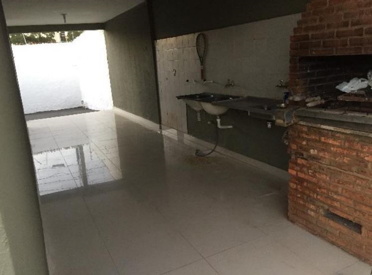 Casa à venda com 3 quartos, 100m² - Foto 2