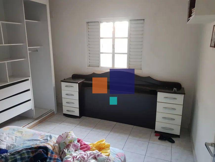 Casa à venda com 4 quartos, 200m² - Foto 2