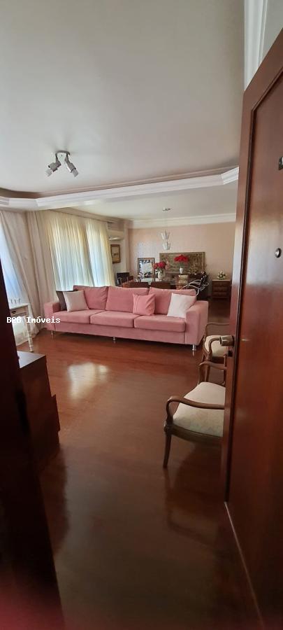 Apartamento à venda com 3 quartos, 140m² - Foto 1