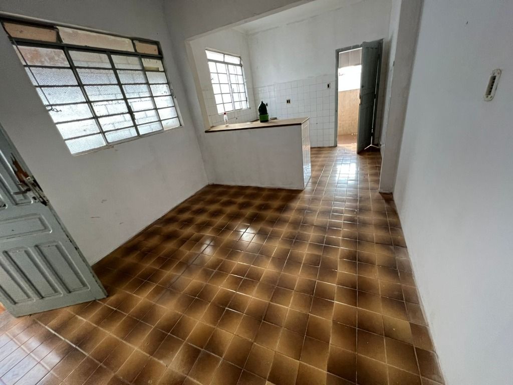 Casa à venda com 3 quartos, 200m² - Foto 12