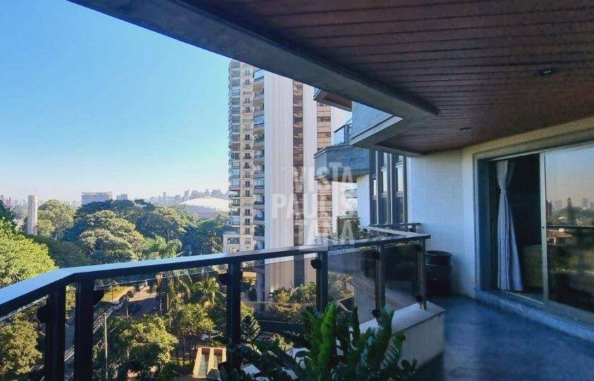 Apartamento à venda com 3 quartos, 300m² - Foto 1