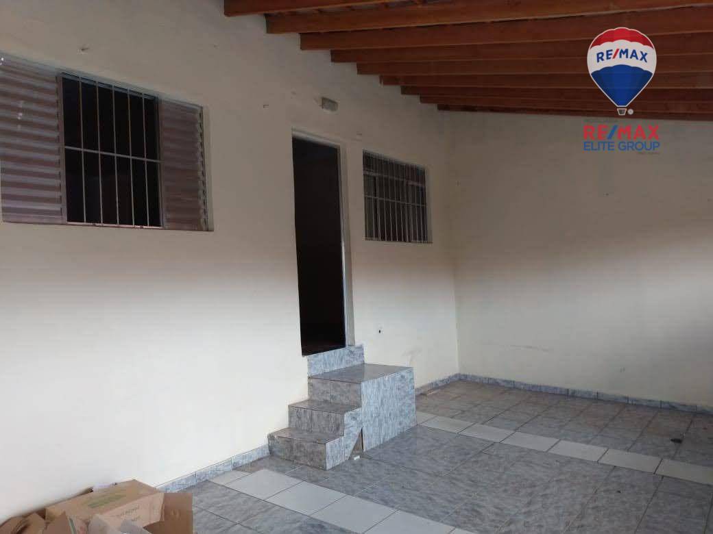 Casa à venda com 3 quartos, 120m² - Foto 2