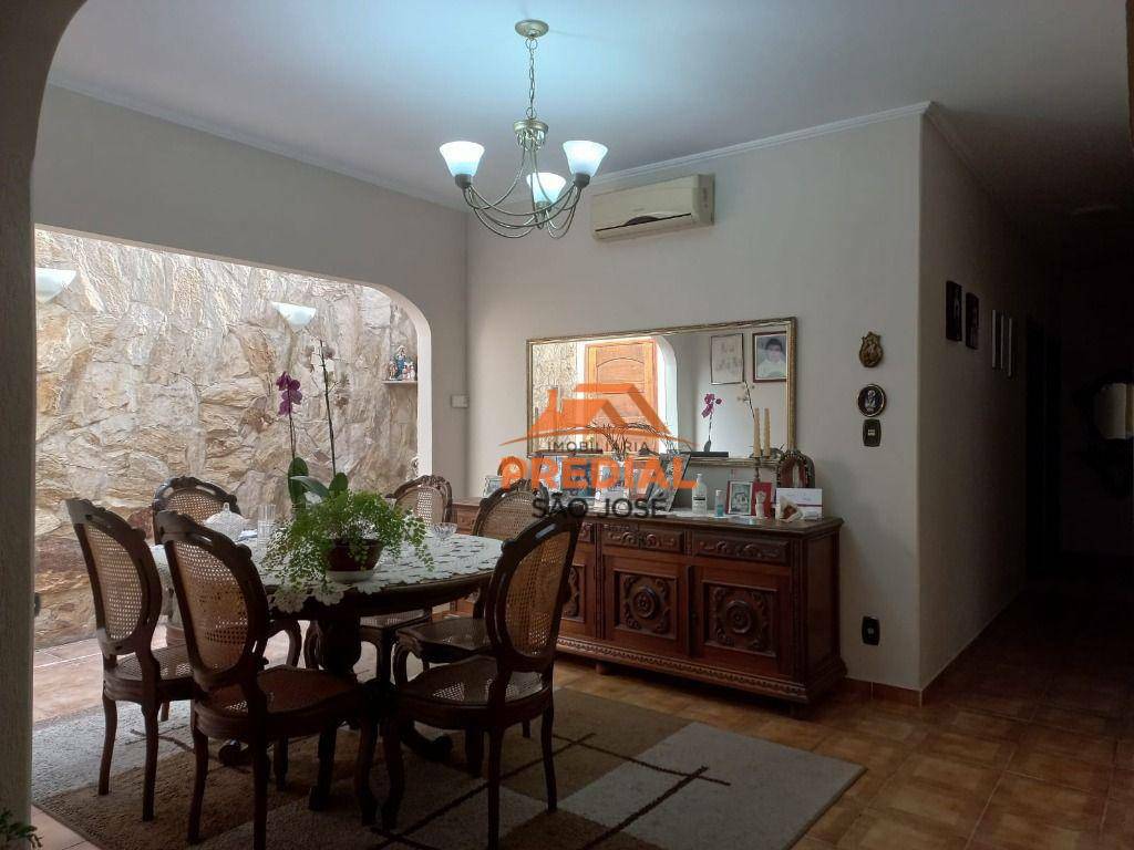 Casa à venda com 3 quartos, 130m² - Foto 1