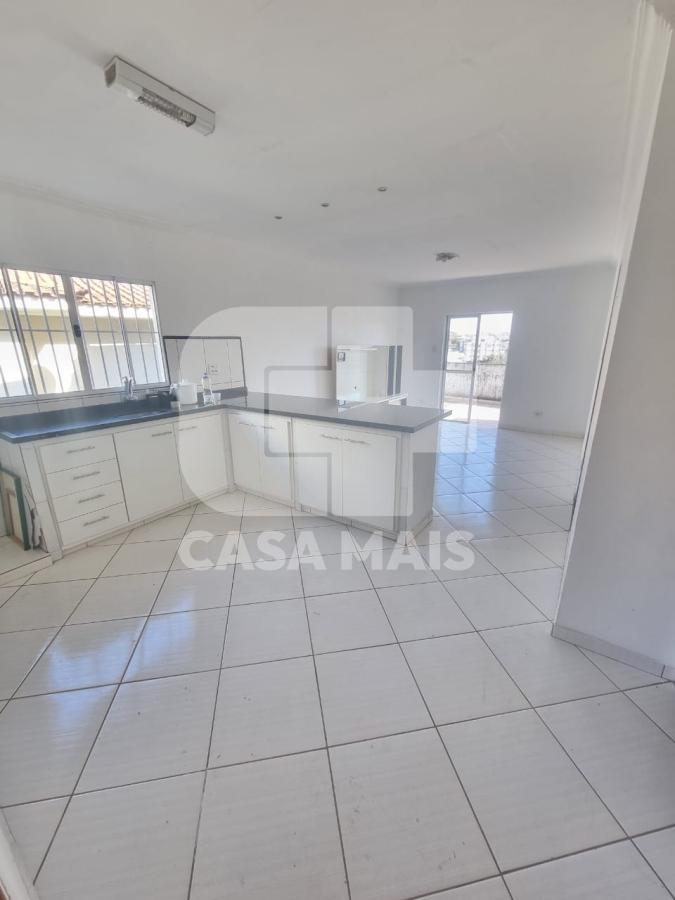 Casa à venda com 3 quartos, 271m² - Foto 1