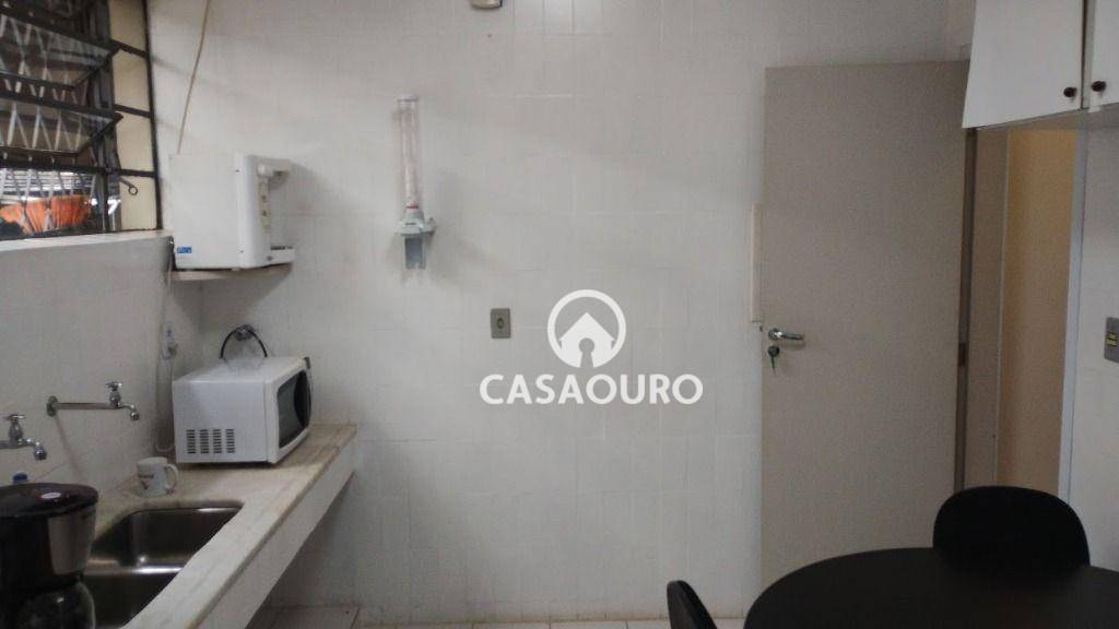 Casa à venda com 6 quartos, 250m² - Foto 17