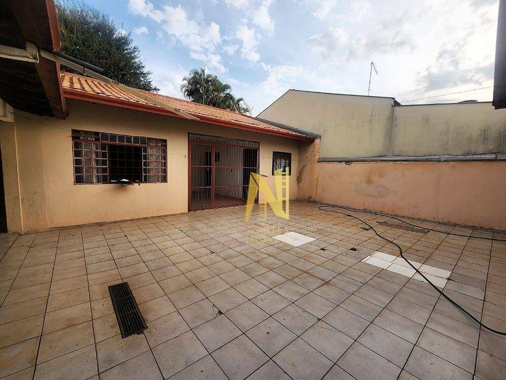 Casa à venda com 3 quartos, 266m² - Foto 11