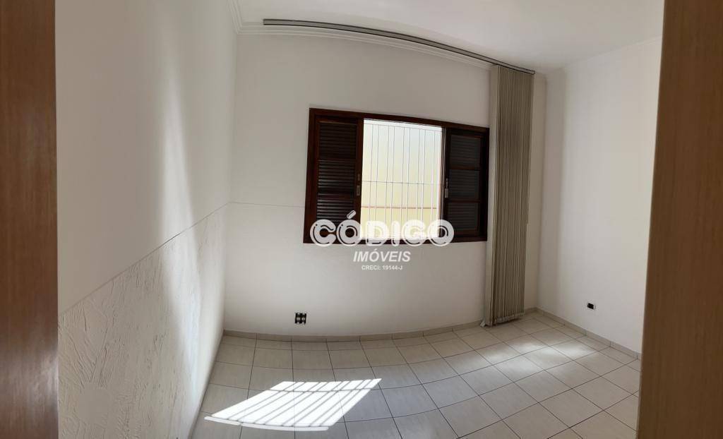 Casa à venda e aluguel com 3 quartos, 235m² - Foto 13