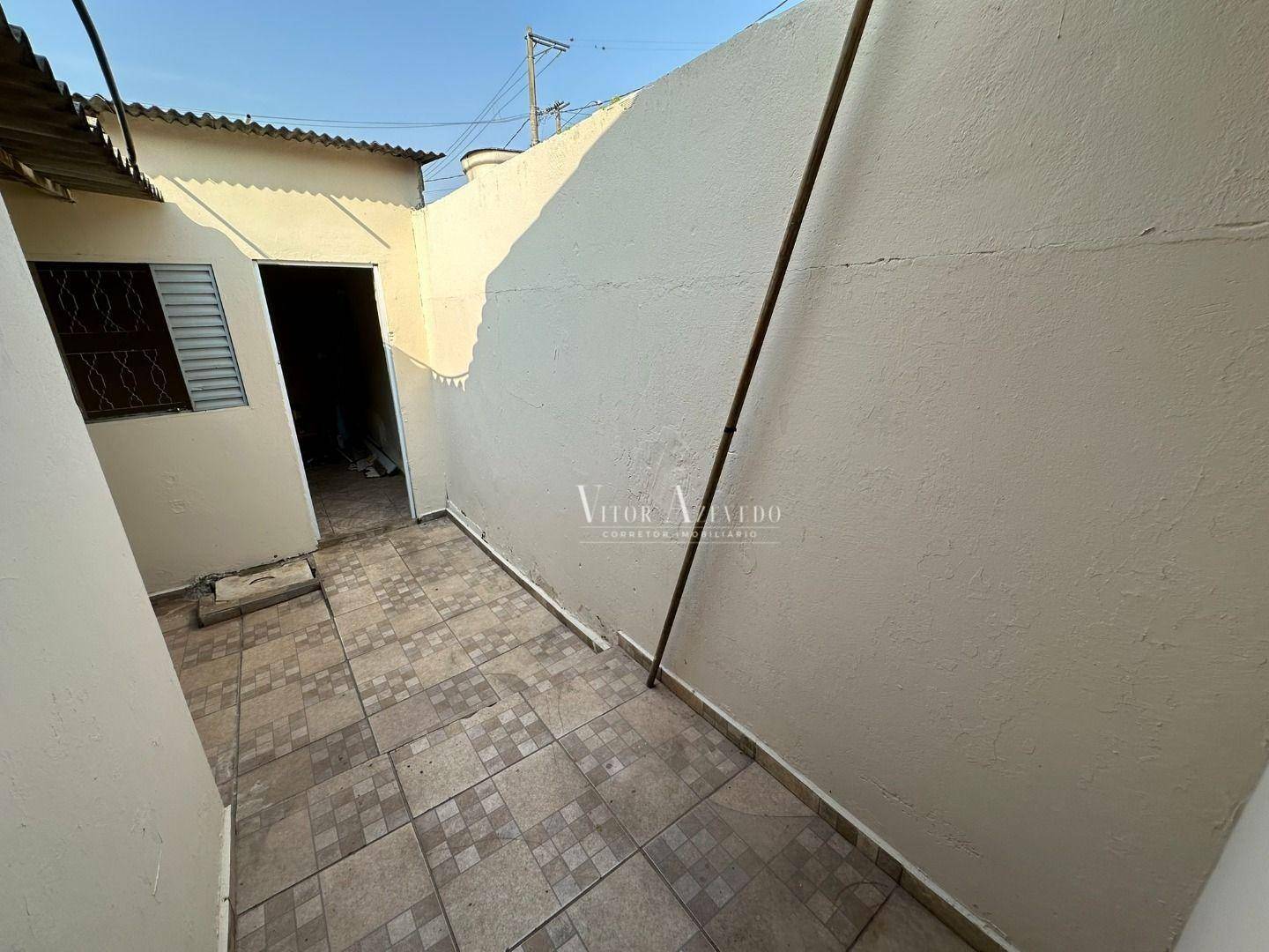 Casa à venda com 2 quartos, 60m² - Foto 12