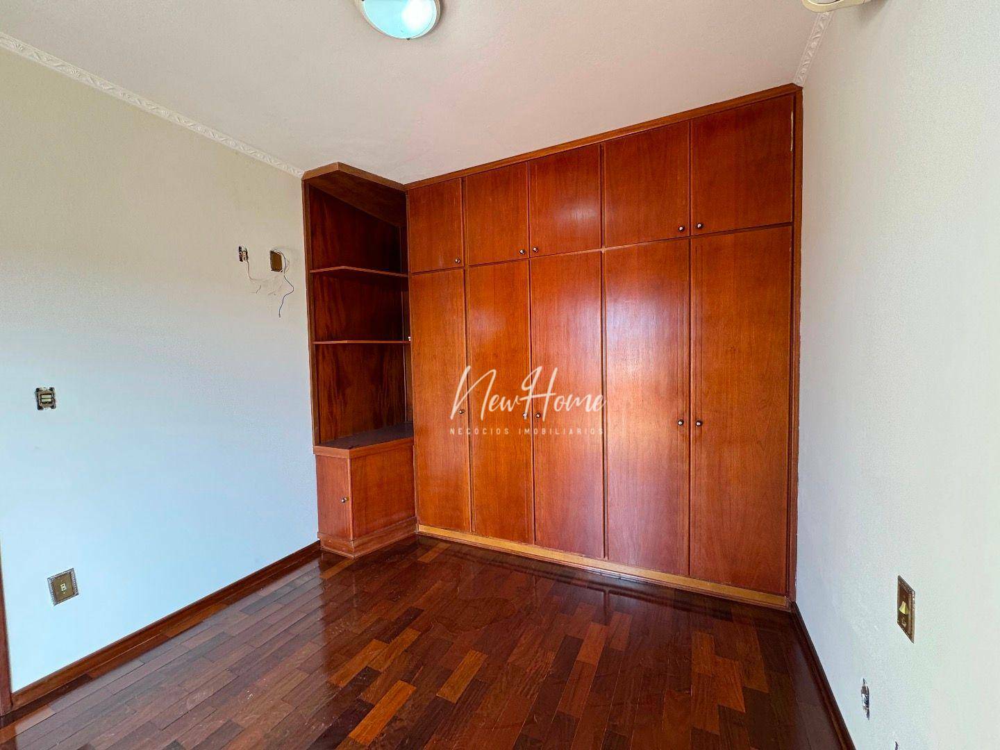 Casa à venda com 3 quartos, 240m² - Foto 8