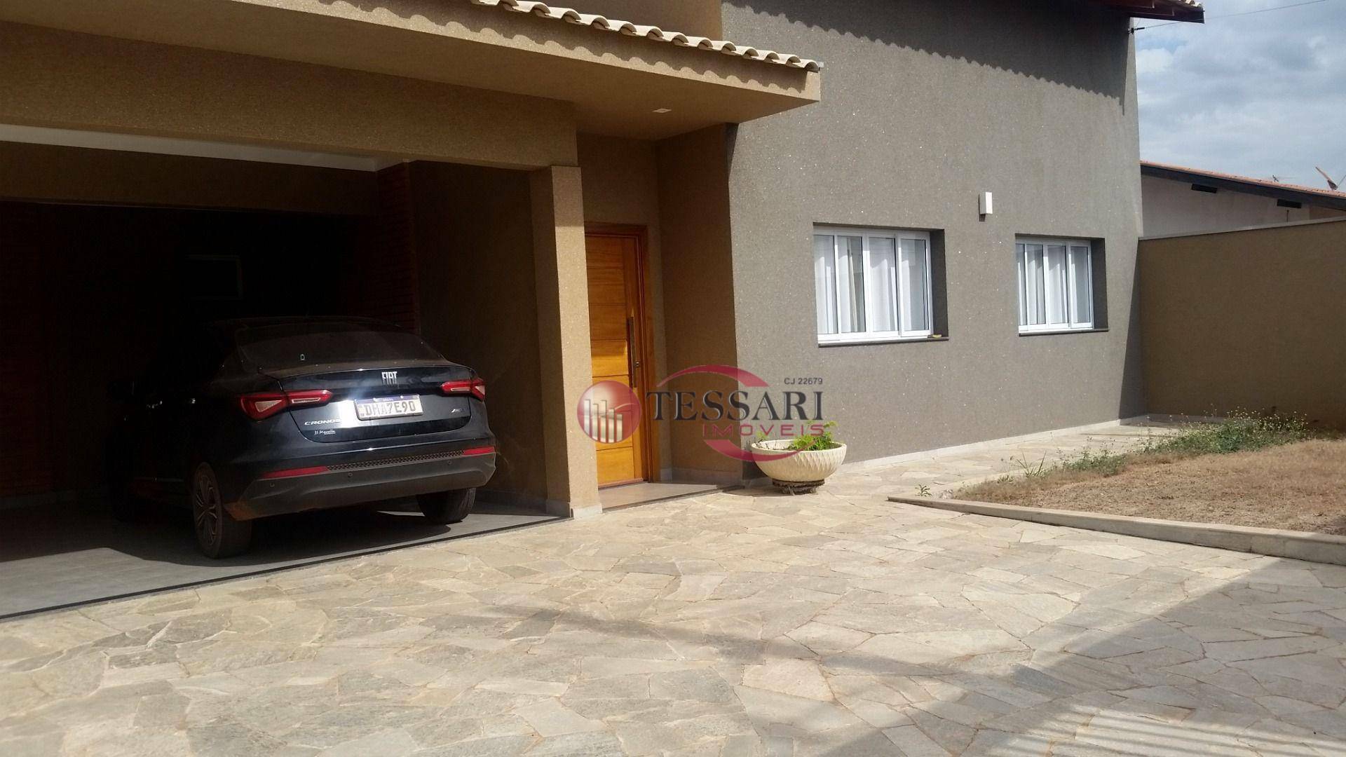 Casa à venda com 3 quartos, 242m² - Foto 2