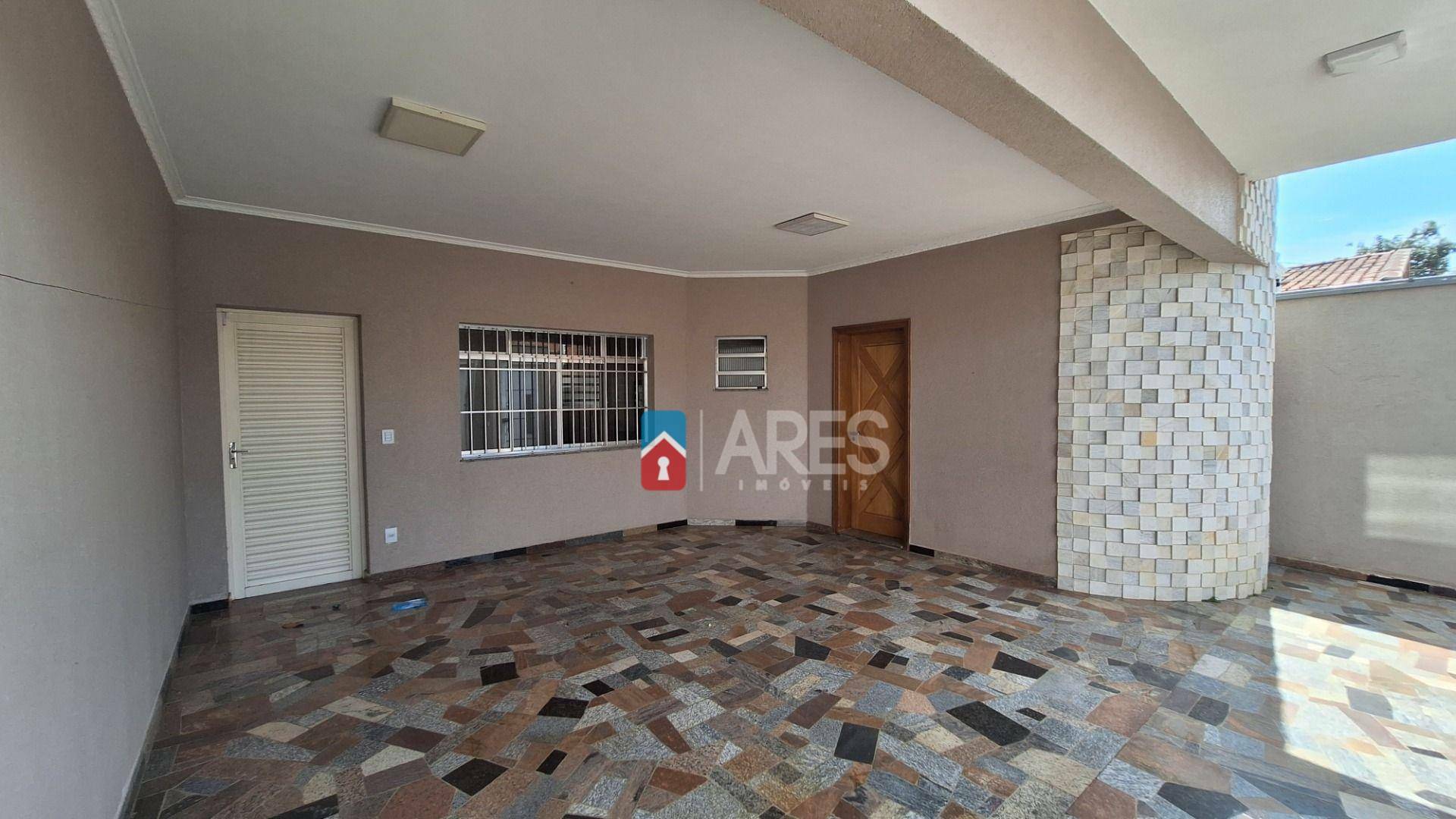 Casa, 3 quartos, 221 m² - Foto 2