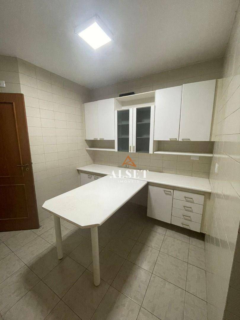 Apartamento para alugar com 3 quartos, 180m² - Foto 10