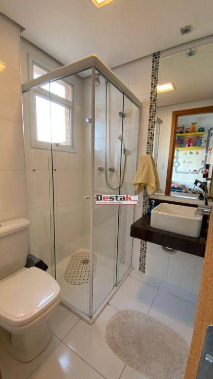 Apartamento à venda com 3 quartos, 138m² - Foto 2