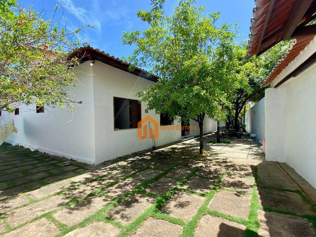 Casa à venda com 5 quartos, 220m² - Foto 13