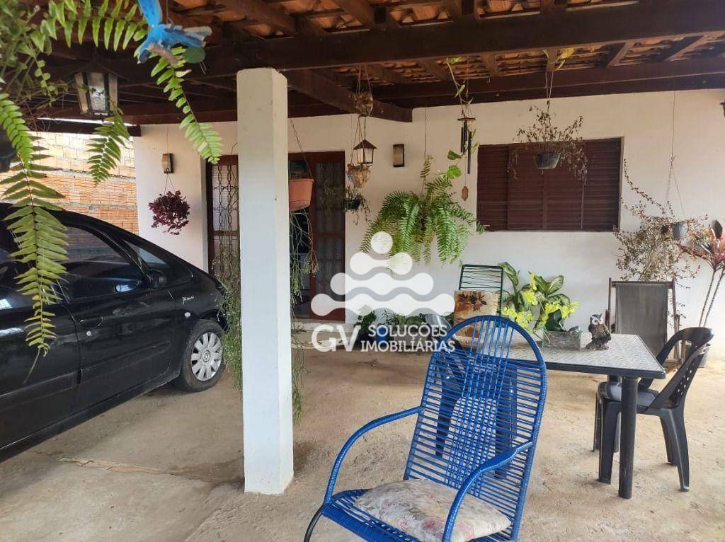 Casa à venda com 3 quartos, 100m² - Foto 1