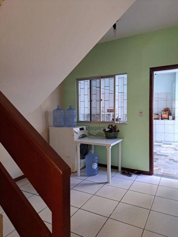 Casa à venda com 3 quartos, 210m² - Foto 2