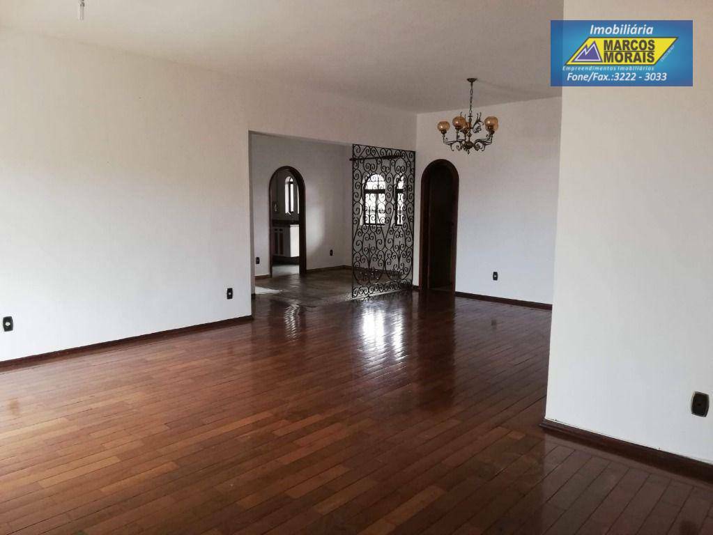 Apartamento à venda com 3 quartos, 146m² - Foto 2