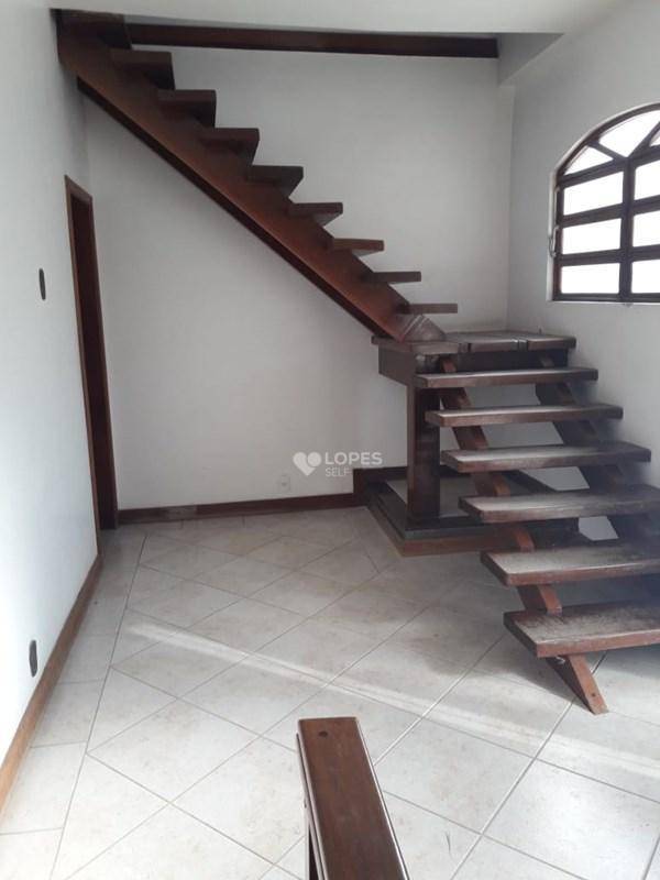 Casa de Condomínio à venda com 5 quartos, 200m² - Foto 3