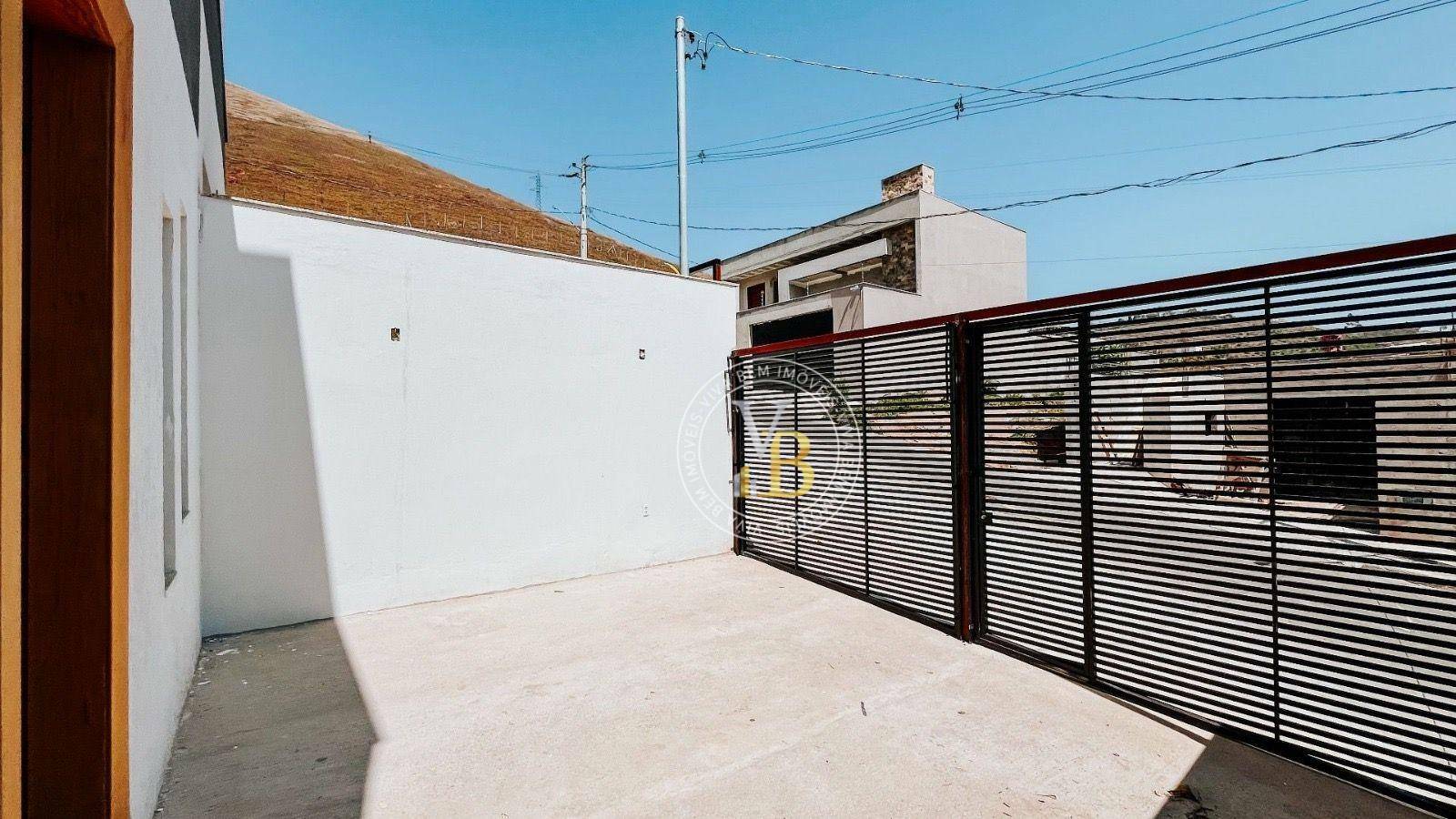 Casa à venda com 4 quartos, 150m² - Foto 3