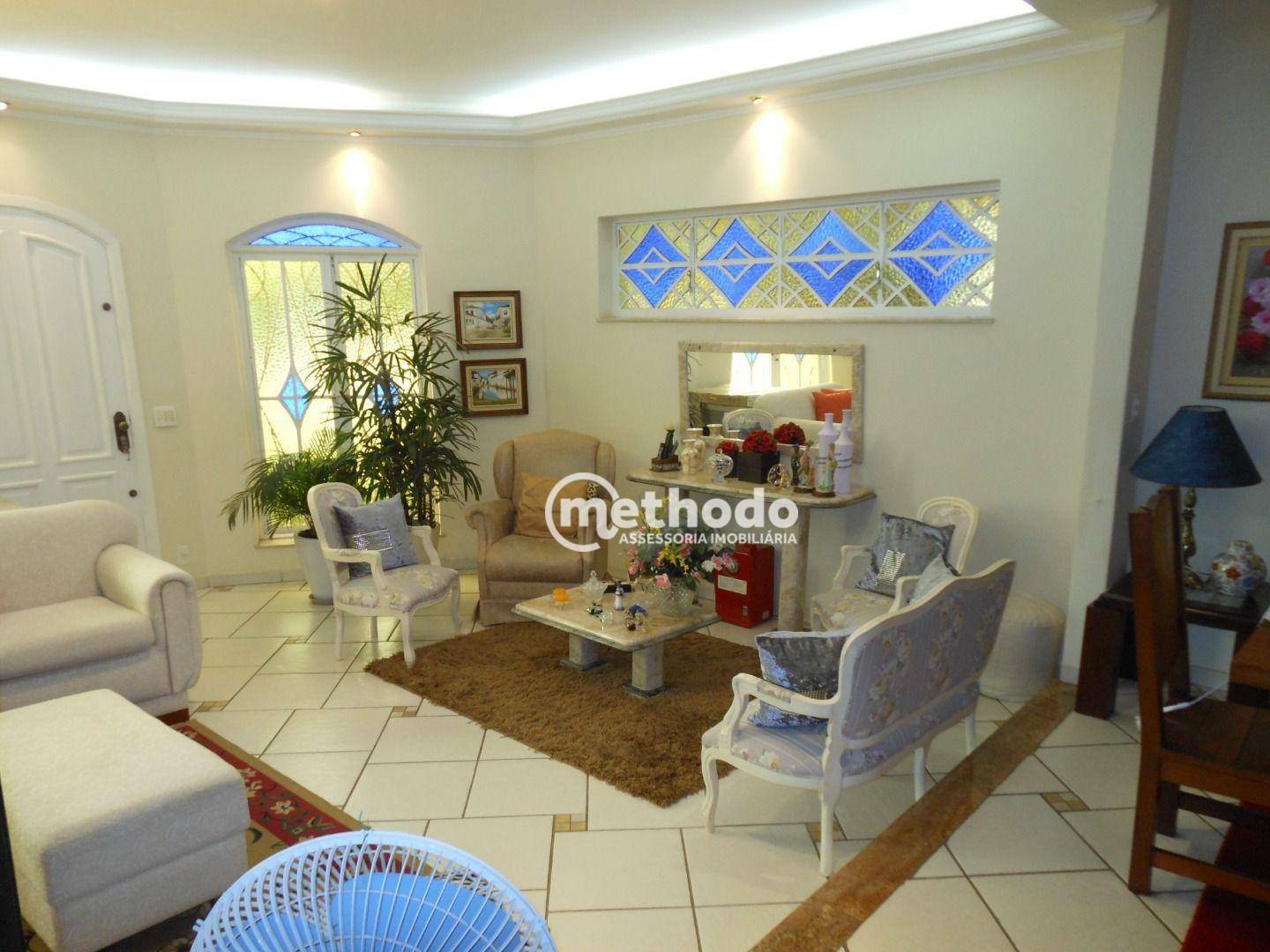 Casa à venda com 3 quartos, 178m² - Foto 2