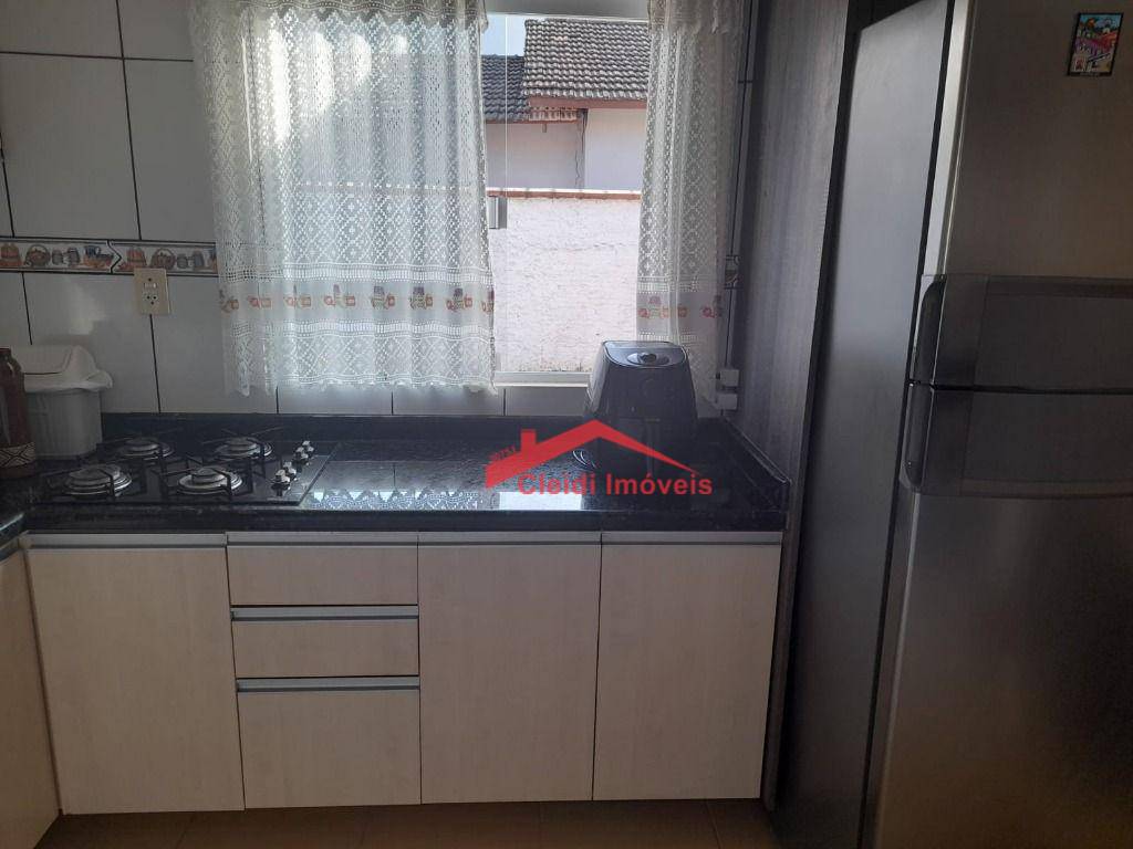 Casa à venda com 3 quartos, 165m² - Foto 2