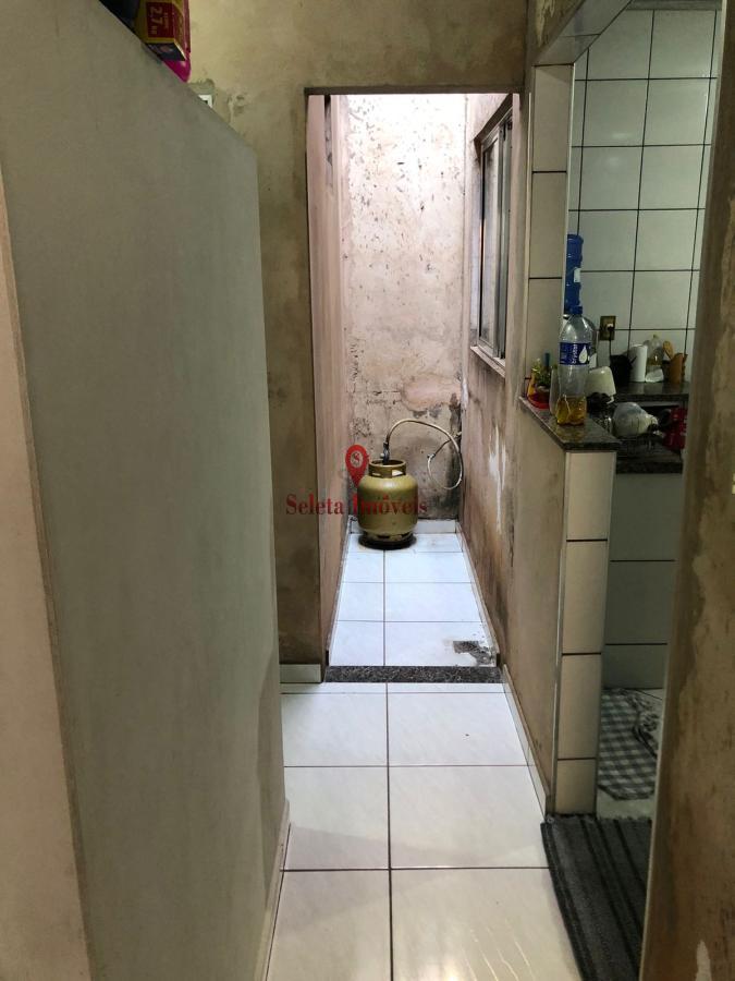 Casa à venda com 2 quartos, 180m² - Foto 6