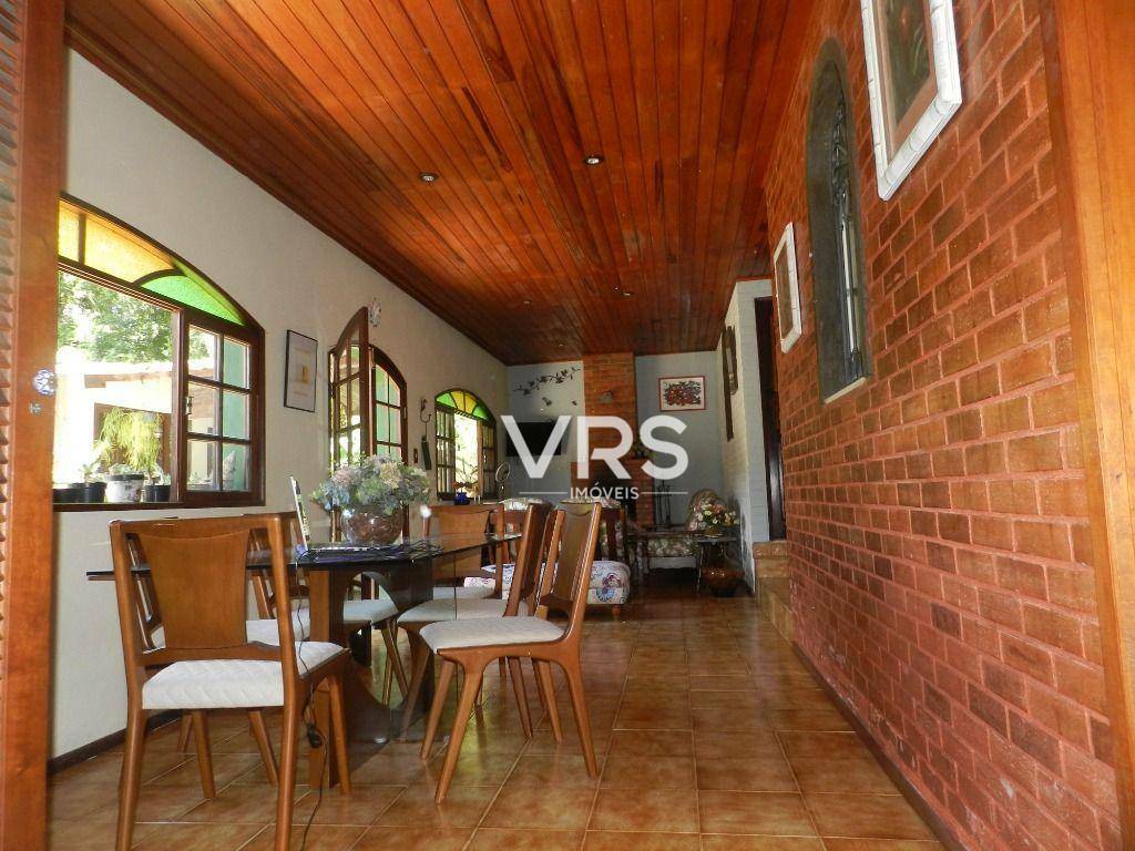 Casa à venda com 5 quartos, 256m² - Foto 12