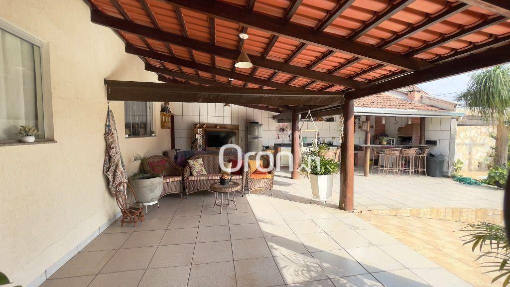 Casa à venda com 3 quartos, 225m² - Foto 4