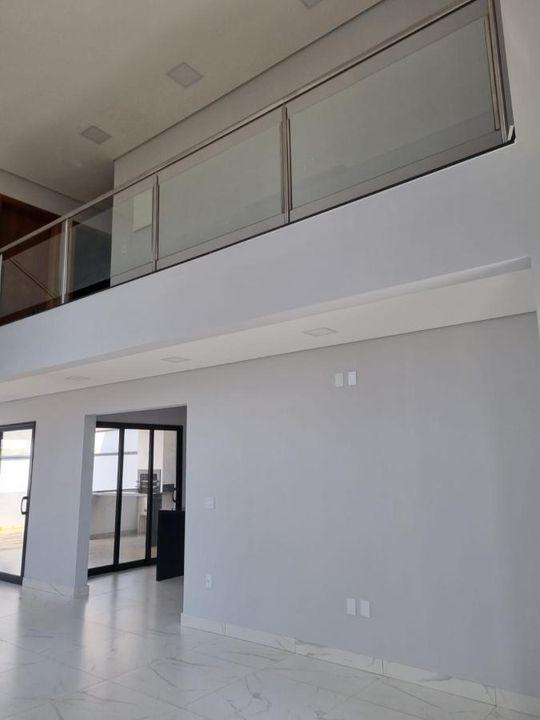 Casa de Condomínio à venda com 4 quartos, 252m² - Foto 3