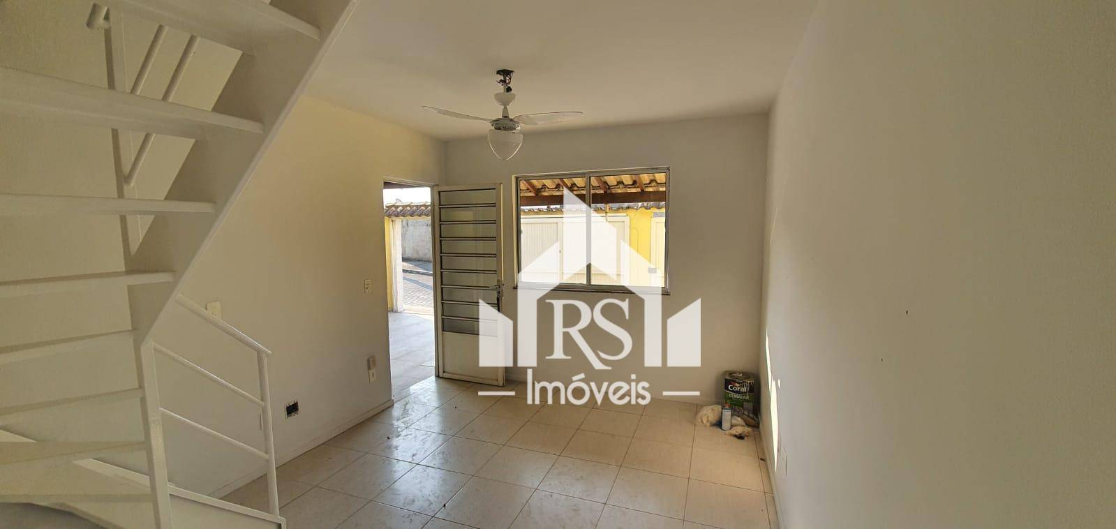 Casa à venda com 2 quartos, 80m² - Foto 1