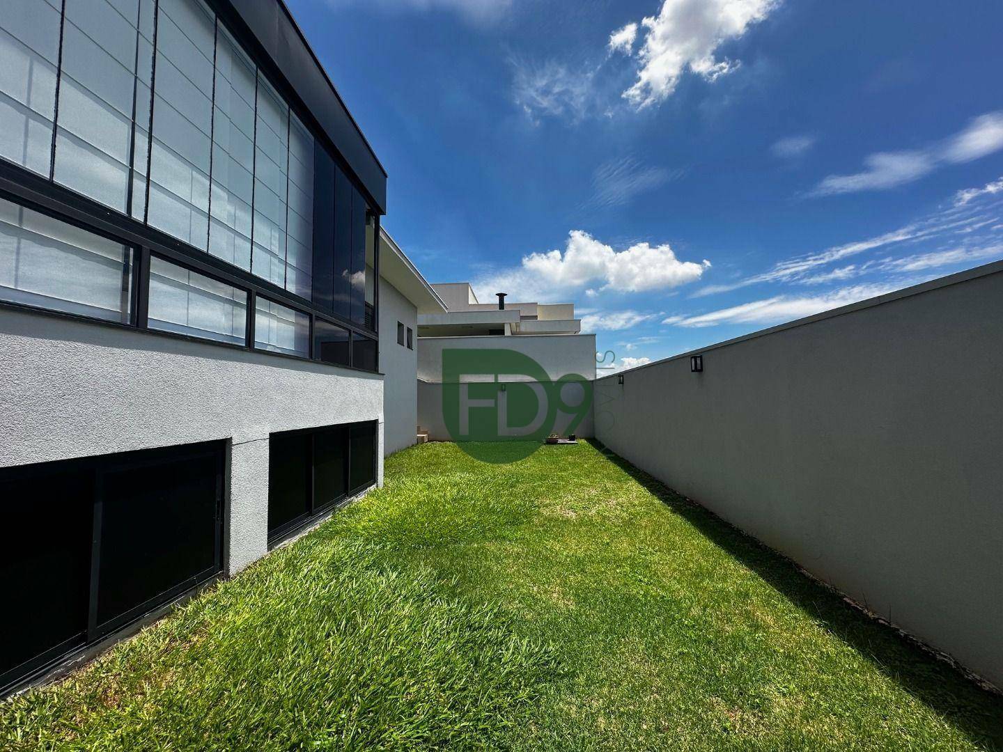 Casa de Condomínio à venda com 3 quartos, 425m² - Foto 2