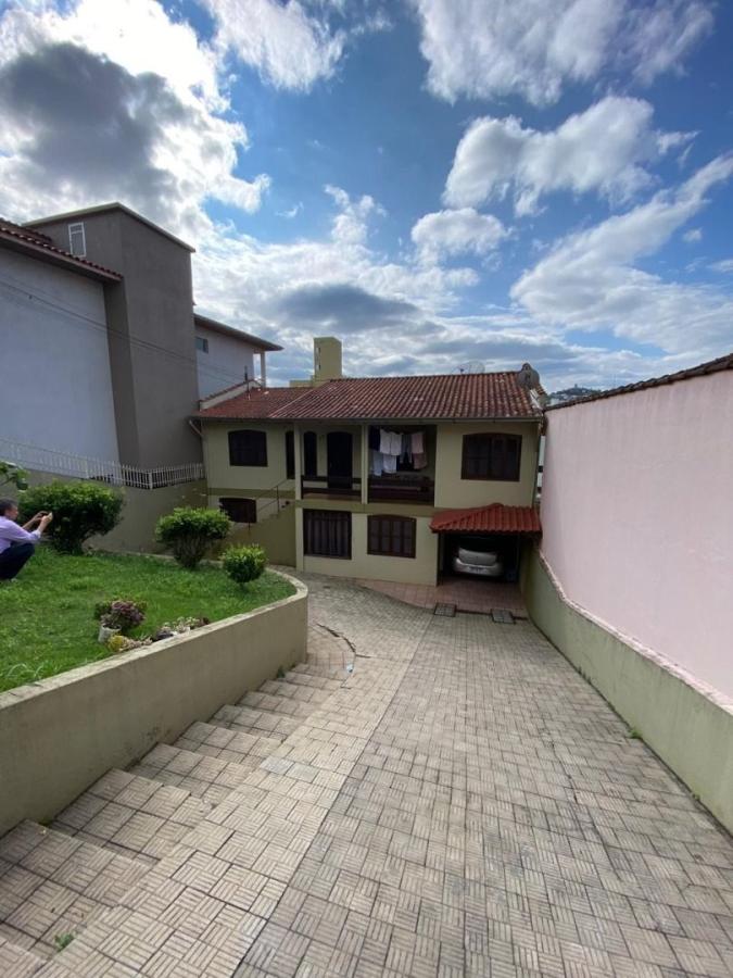 Casa à venda com 8 quartos, 195m² - Foto 2